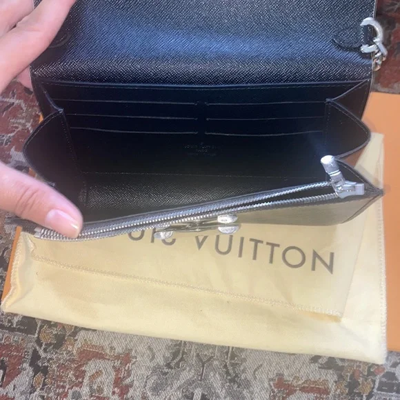 LOUIS VUITTON Epi World Tour Lock Twist crossbodybag/clutch LIMITED EDITION - Picture 6 of 13